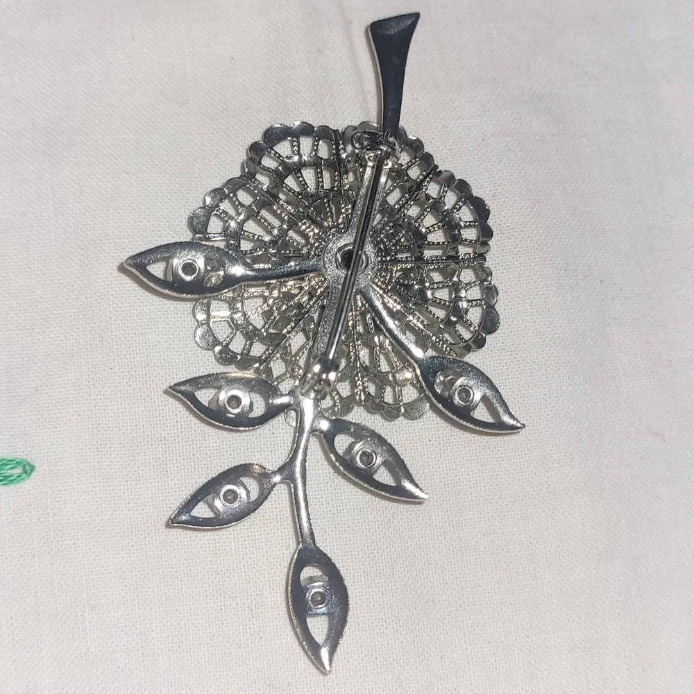 Silver and blue flower brooch. - Picture 3 of 4